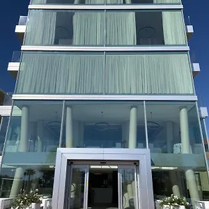 4* Hotel Commodore